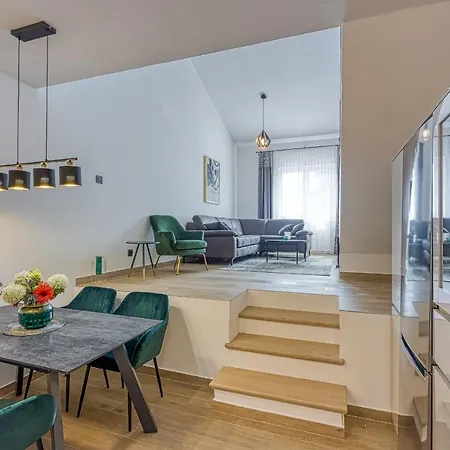 Sara Luxury In Center شقة بوريتش