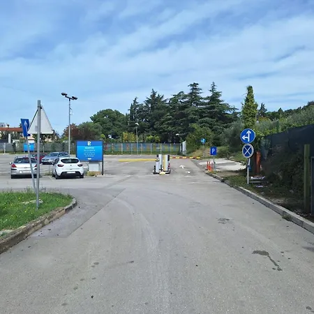 Sara Luxury In Center Апартаменты