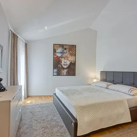 Sara Luxury In Center *