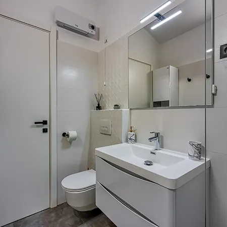 Sara Luxury In Center Apartment Porec