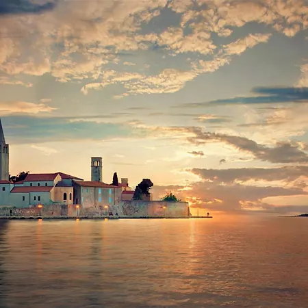 Sara Luxury In Center Apartament Poreč